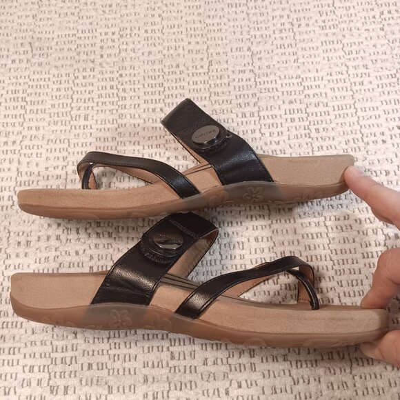 Aetrex women's 'Izzy' black faux leather adjustable thongs flip flops sz 9 - 9.5 - Picture 5 of 13